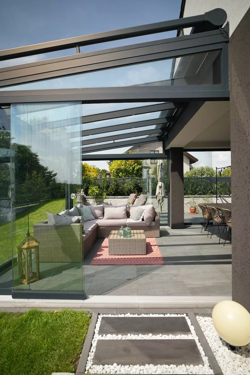 ogród zimowy - bezpieczne szkło, ogród zimowy z jacuzzi, komfortowa przestrzeń ogrodu zimowego