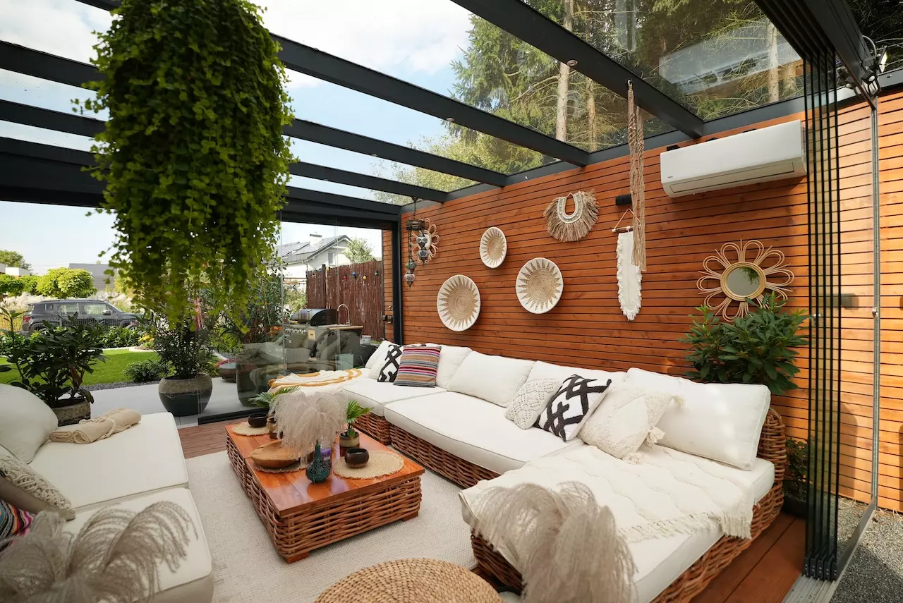 ogród zimowy - bezpieczne szkło, ogród zimowy z jacuzzi, komfortowa przestrzeń ogrodu zimowego