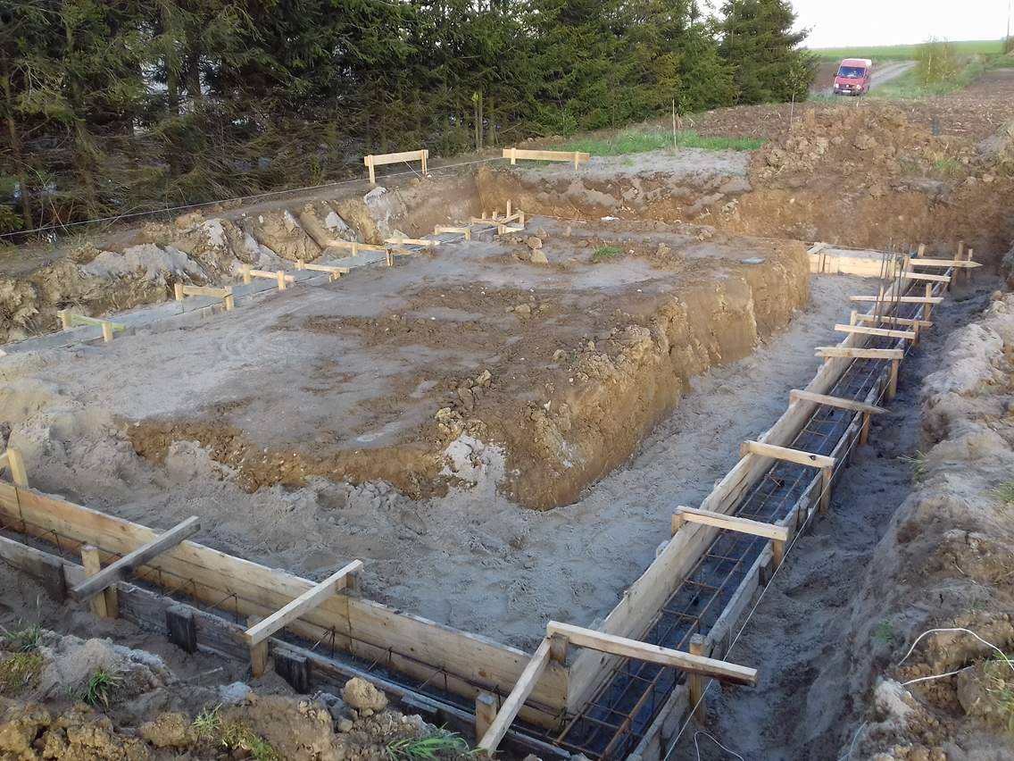 Zdjęcie do wpisu: Chudziaki c.d., zbrojenia i ławy