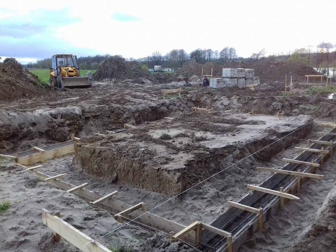 Zdjęcie do wpisu: Chudziaki c.d., zbrojenia i ławy