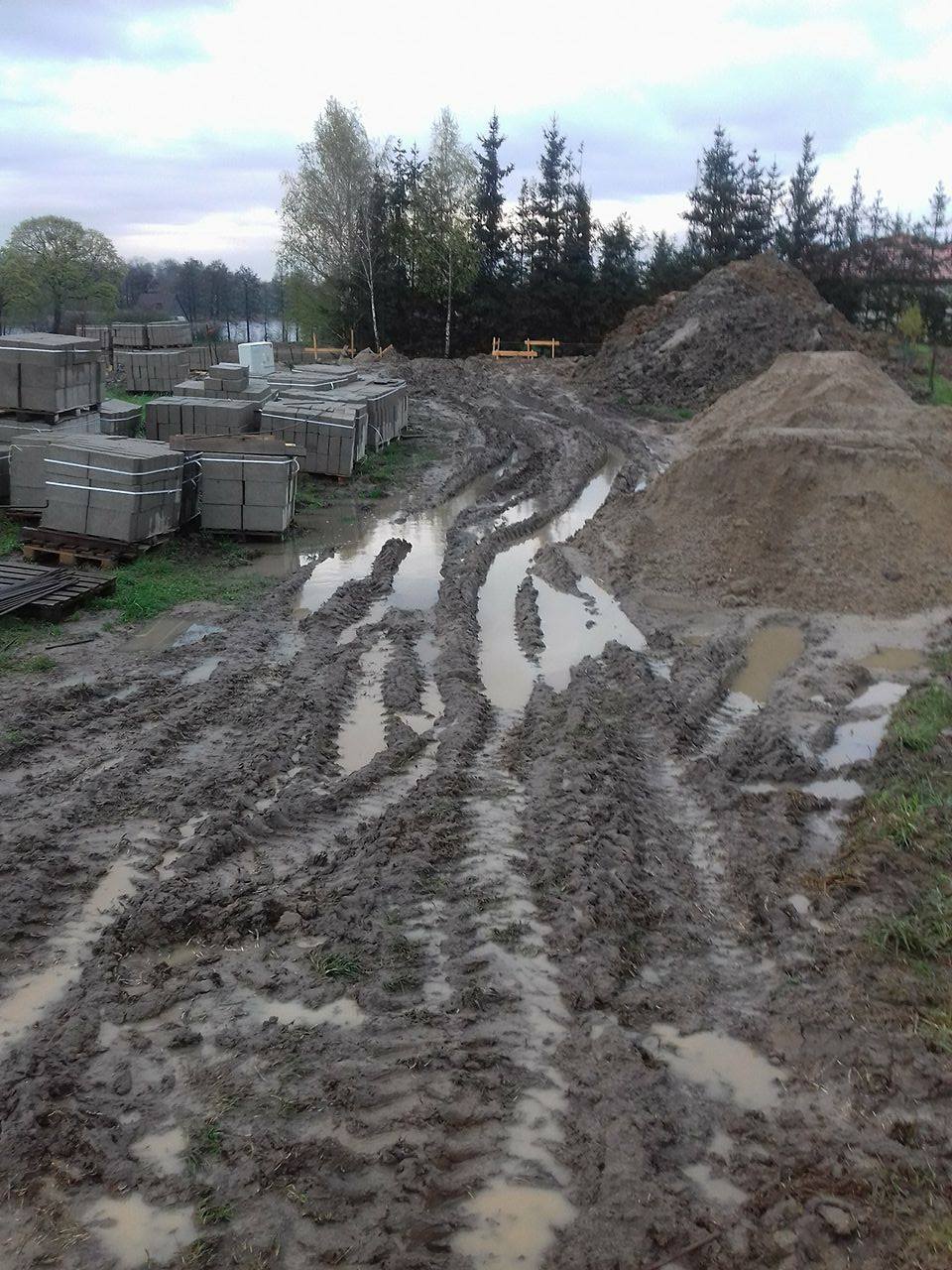 Zdjęcie do wpisu: Chudziaki c.d., zbrojenia i ławy
