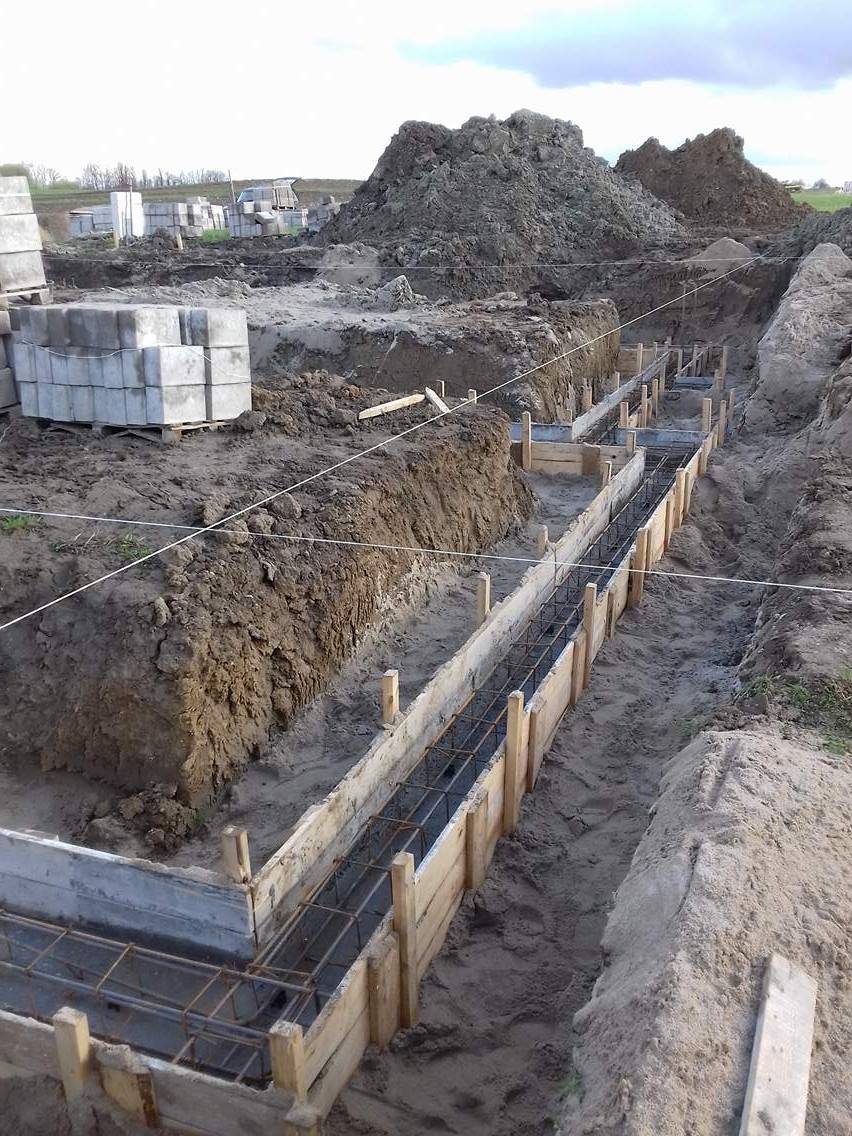 Zdjęcie do wpisu: Chudziaki c.d., zbrojenia i ławy