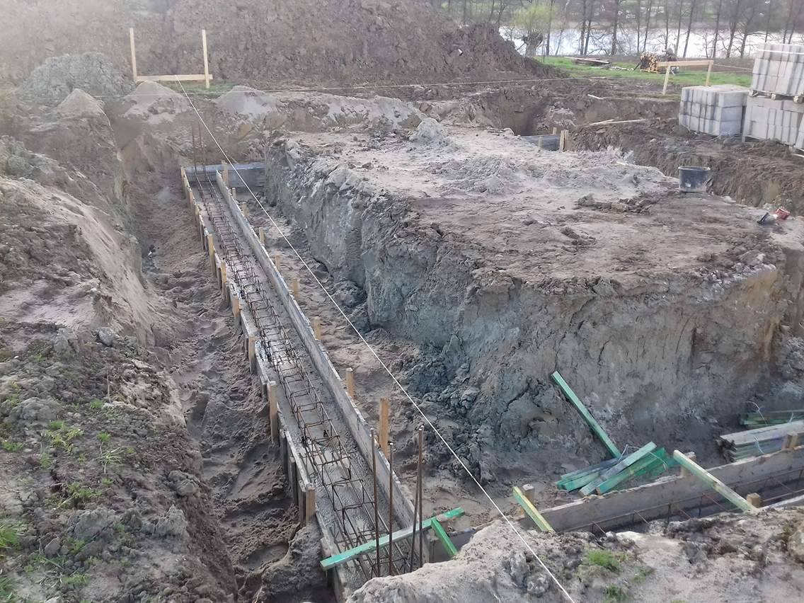 Zdjęcie do wpisu: Chudziaki c.d., zbrojenia i ławy