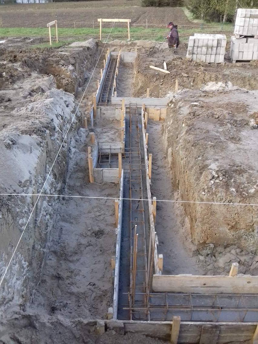 Zdjęcie do wpisu: Chudziaki c.d., zbrojenia i ławy