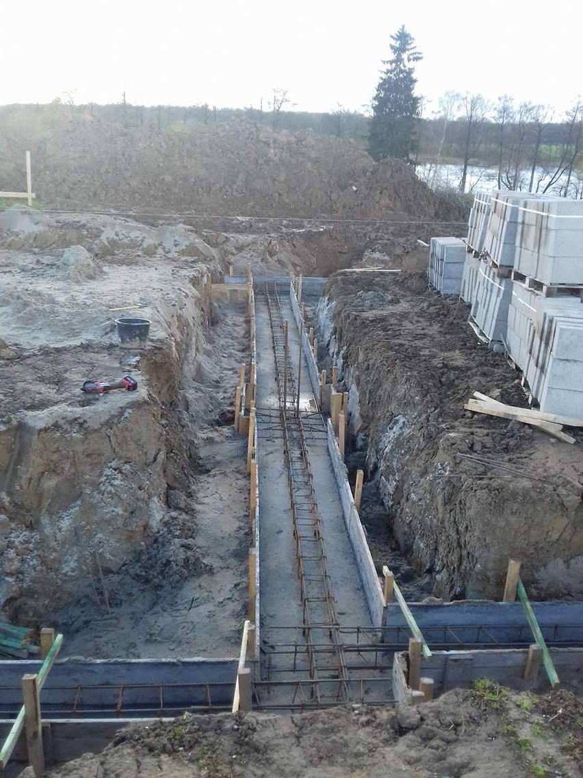 Zdjęcie do wpisu: Chudziaki c.d., zbrojenia i ławy