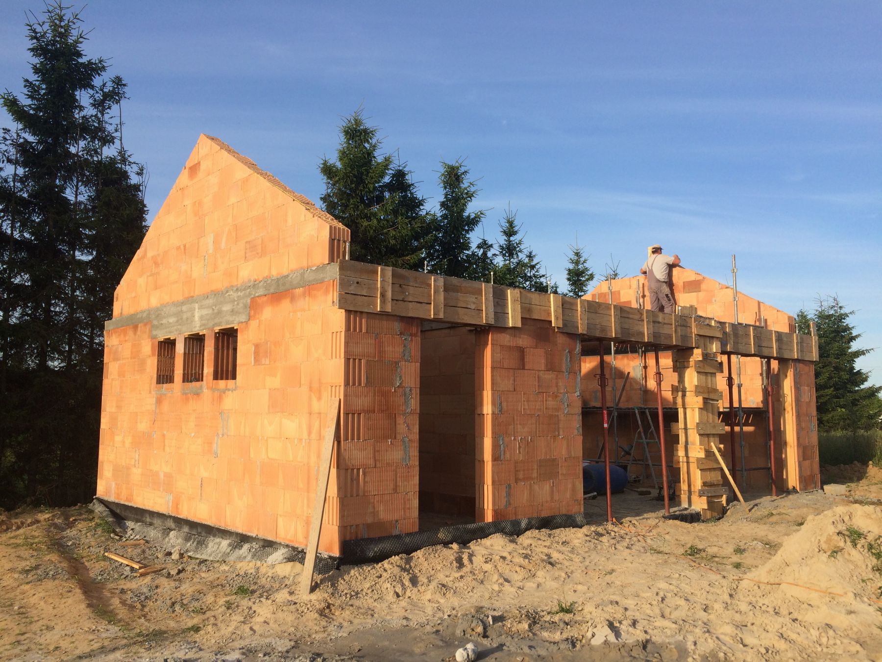 Zdjęcie do wpisu: Fundamenty i garaż