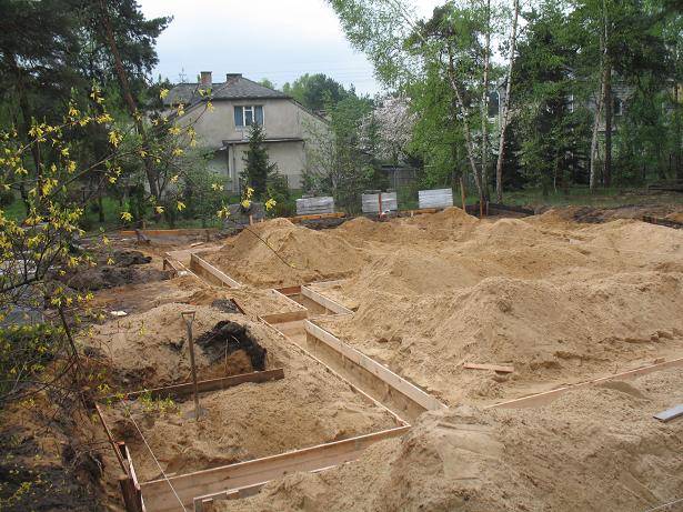 Zdjęcie do wpisu: Zalewanie ław fundamentowych