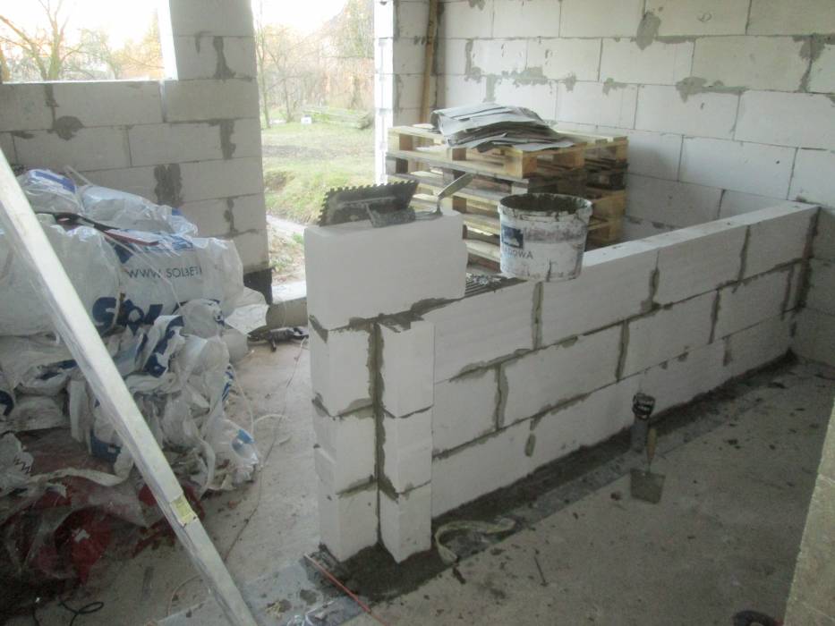 Ścianka pomiędzy pom.gospodarczym, a łazienką.