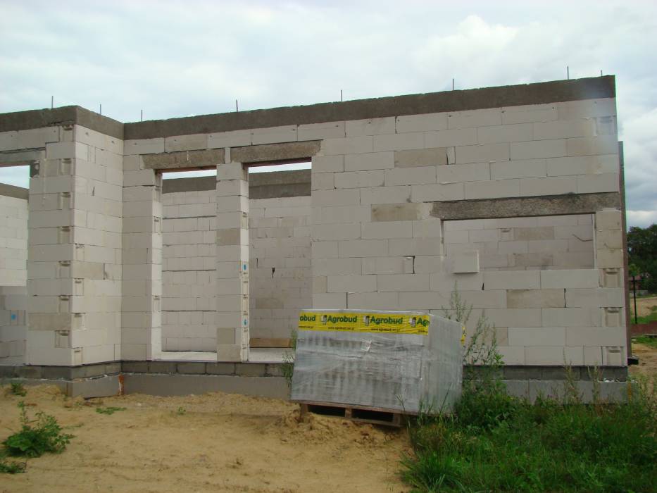 Widok murów z zewnatrz