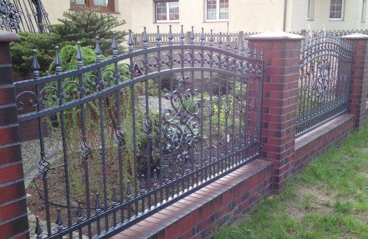 Zdjęcie do wpisu: Ogrodzenie metalowo-murowane