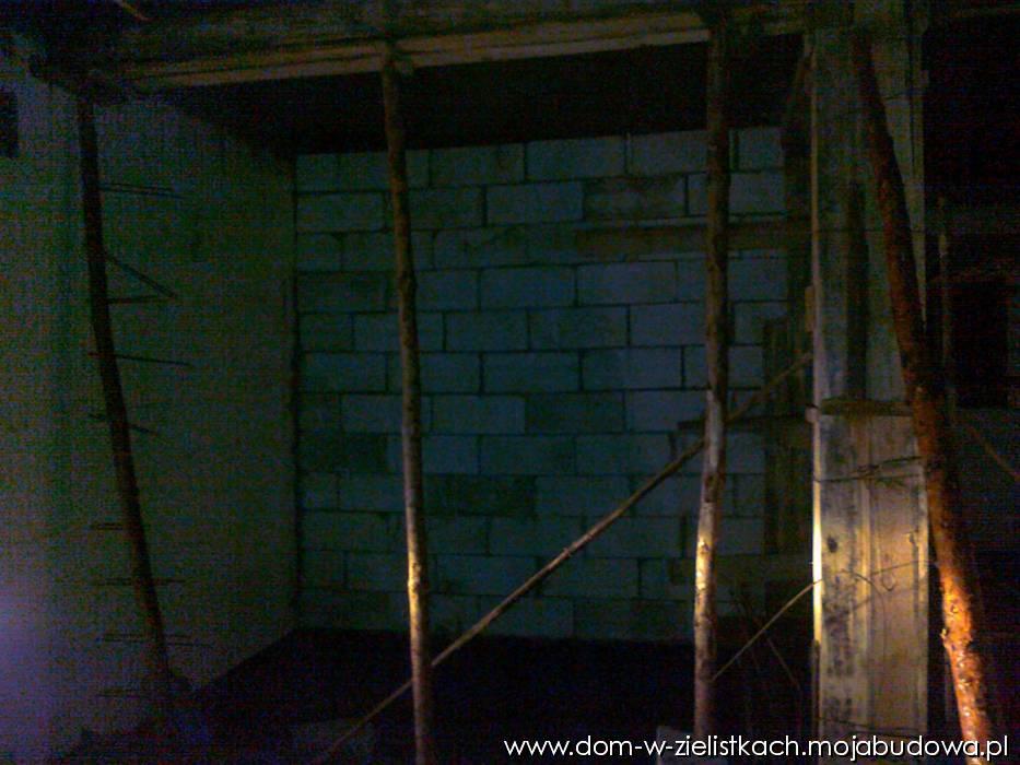 Scianka oddzielająca klatkę schodową od "gabinetu"