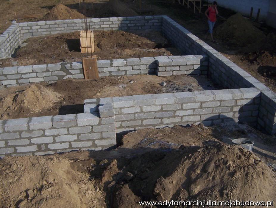 Zdjęcie do wpisu: Wczoraj wybudowane fundamenty.