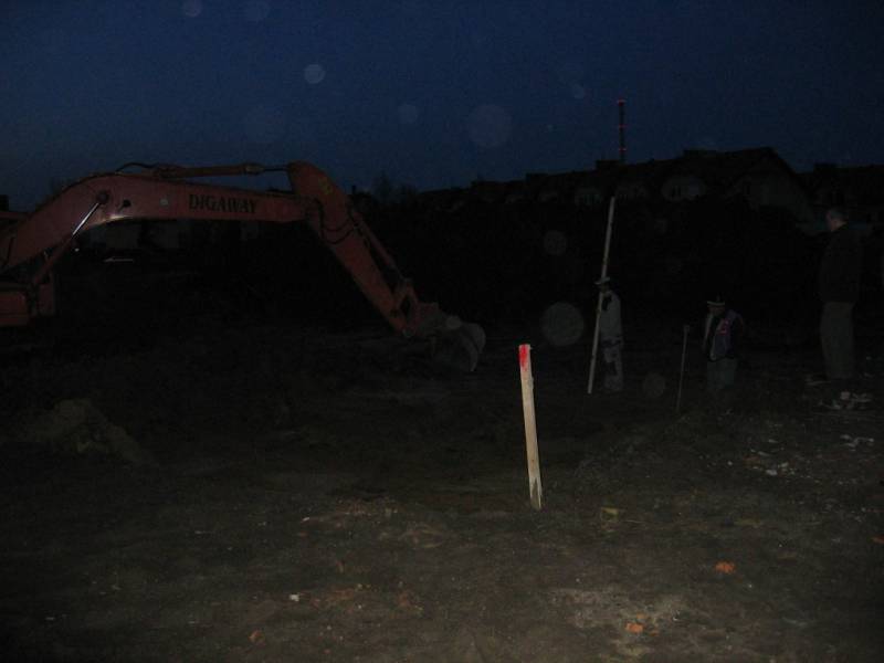 Zdjęcie do wpisu: Wykop pod fundament - juz ciemno....:))