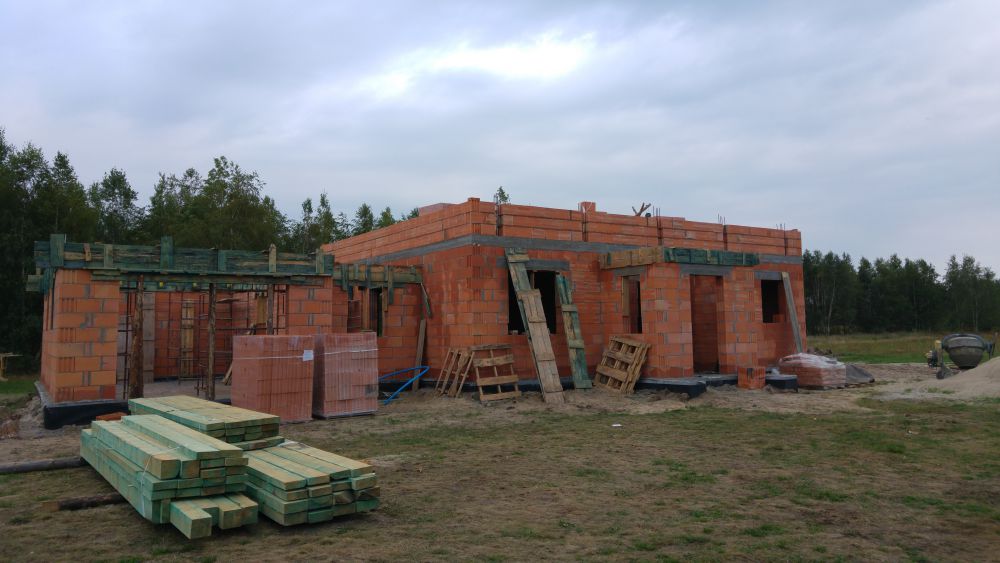 Zdjęcie do wpisu: Mury rosną dalej :)