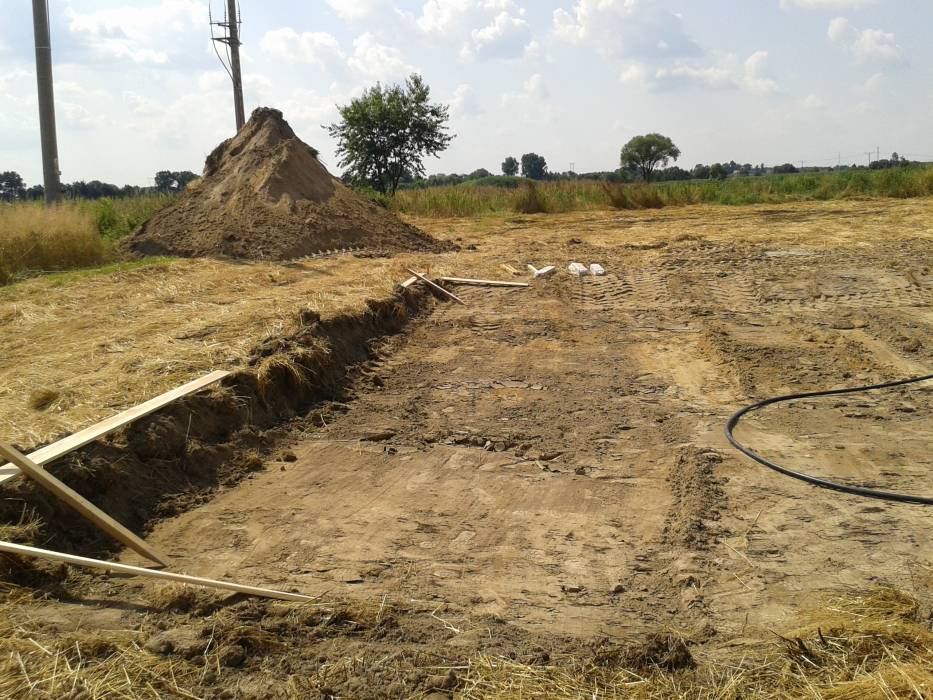 Zdjęcie do wpisu: Wytyczenie budynku, podłączenie się do prądu i kan