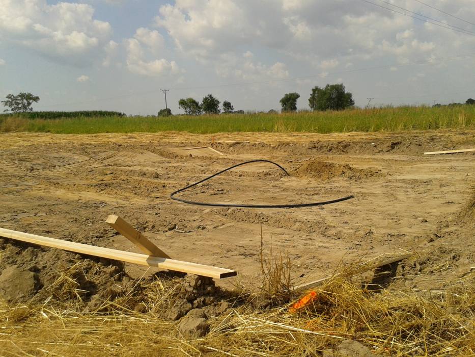 Zdjęcie do wpisu: Wytyczenie budynku, podłączenie się do prądu i kan