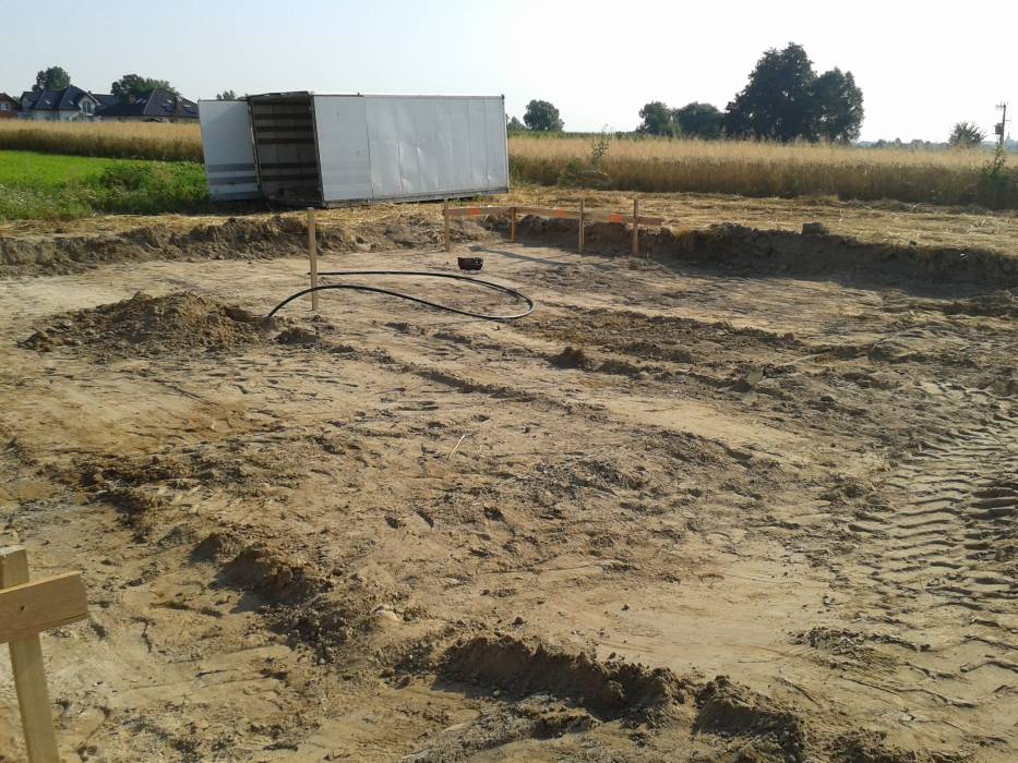 Zdjęcie do wpisu: Wytyczenie budynku, podłączenie się do prądu i kan