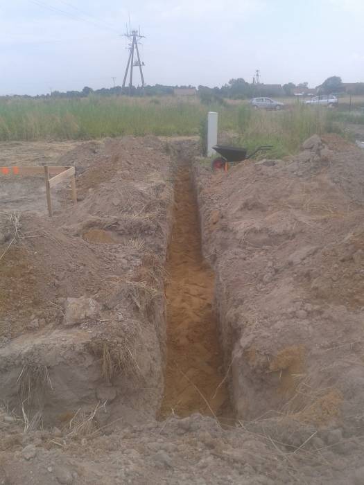 Zdjęcie do wpisu: Wytyczenie budynku, podłączenie się do prądu i kan