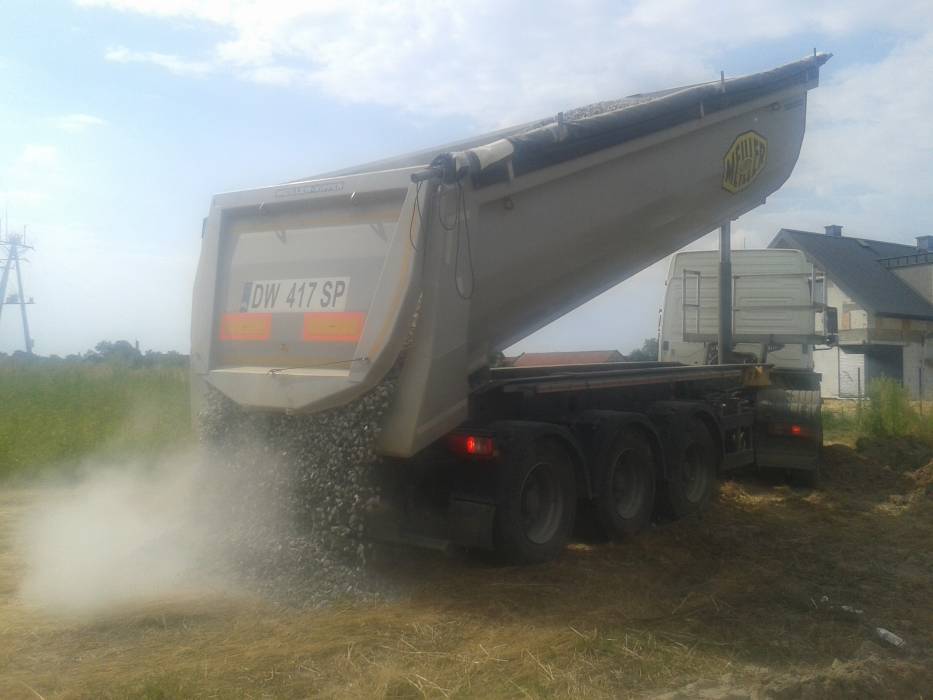 Zdjęcie do wpisu: Wytyczenie budynku, podłączenie się do prądu i kan