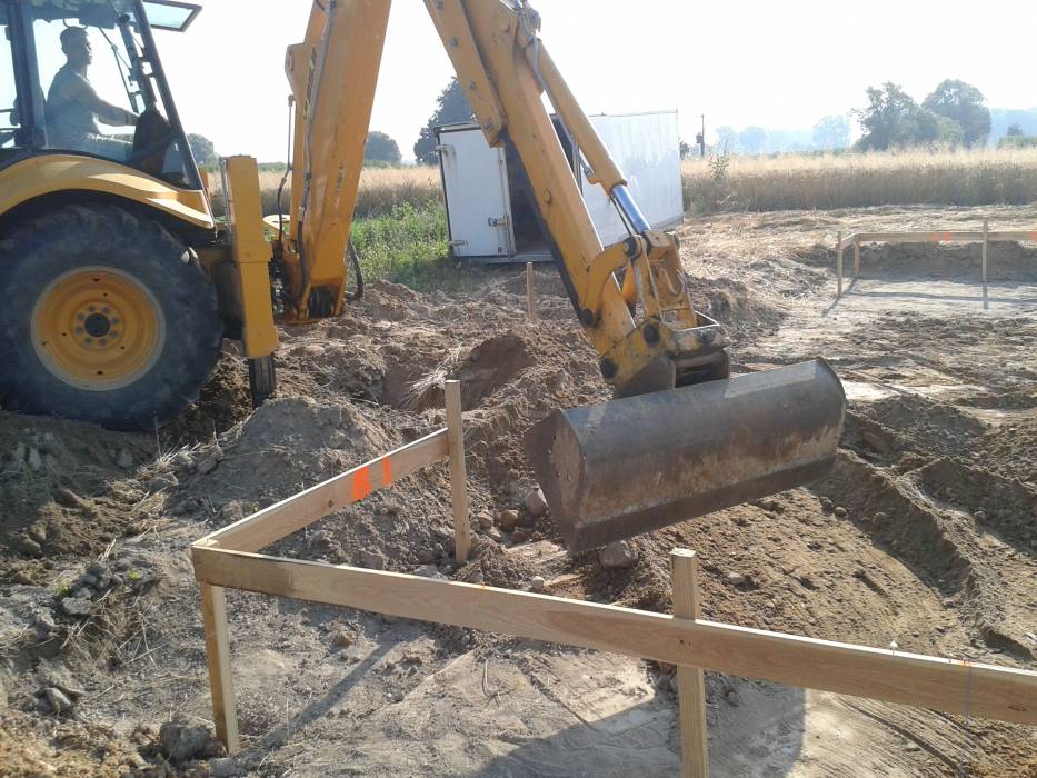 Zdjęcie do wpisu: Wytyczenie budynku, podłączenie się do prądu i kan