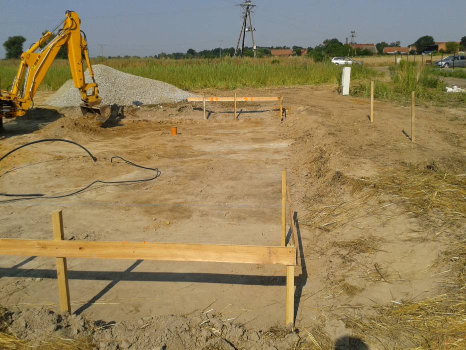 Zdjęcie do wpisu: Wytyczenie budynku, podłączenie się do prądu i kan