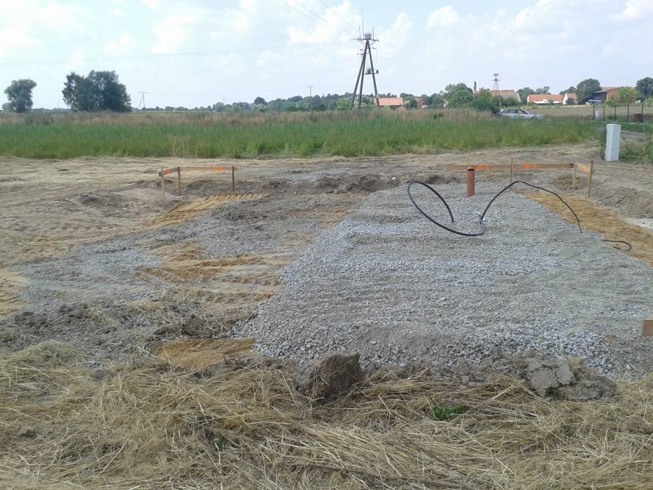 Zdjęcie do wpisu: Wytyczenie budynku, podłączenie się do prądu i kan