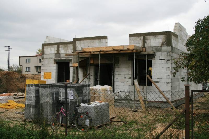 Zdjęcie do wpisu: Strop i poczatek scian szczytowych plus kolankowe