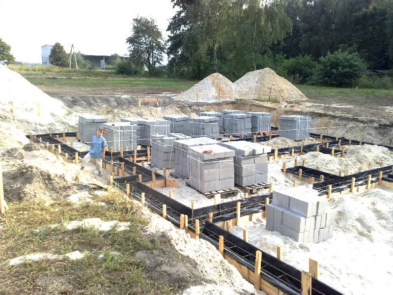 Zdjęcie do wpisu: Poczatki prac budowlanych