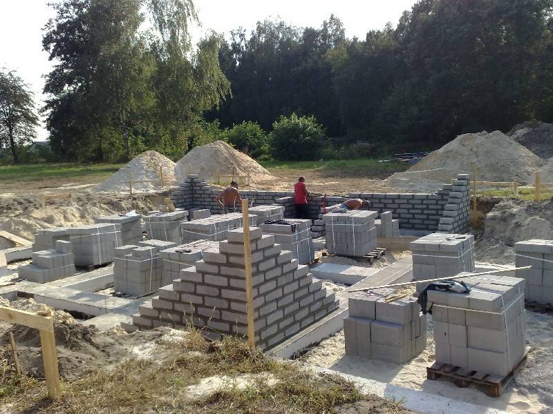 Zdjęcie do wpisu: Poczatki prac budowlanych