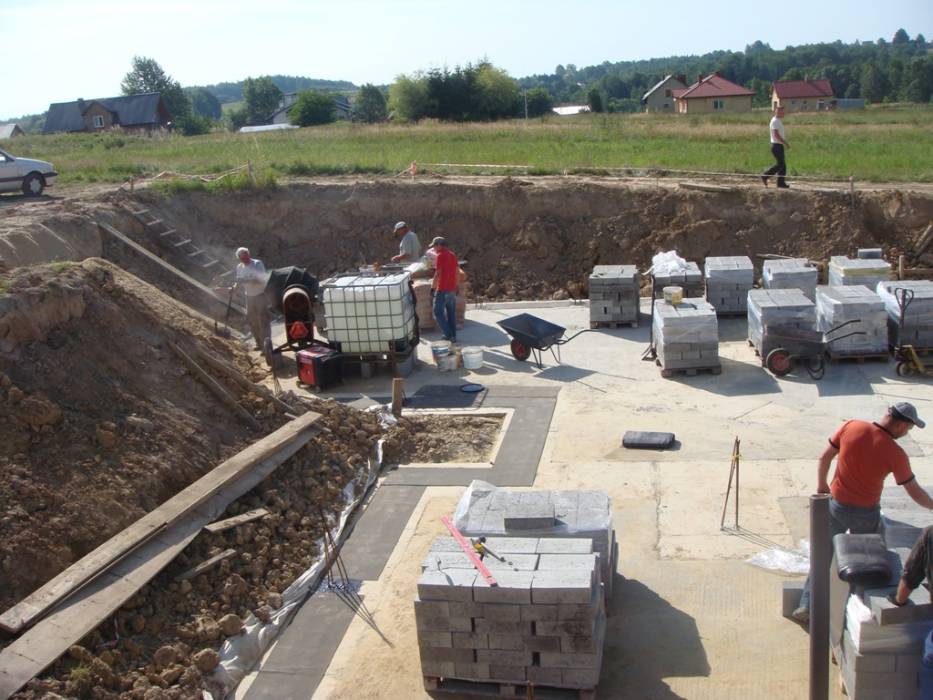 Zdjęcie do wpisu: Mury pną się do góry - piwnica