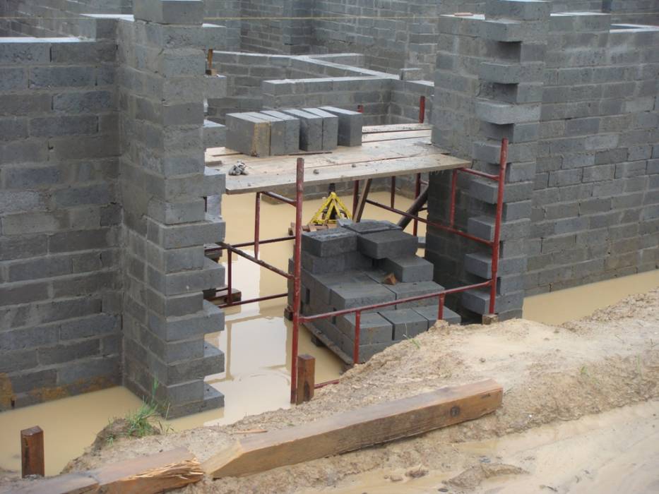 Zdjęcie do wpisu: Mury pną się do góry - piwnica