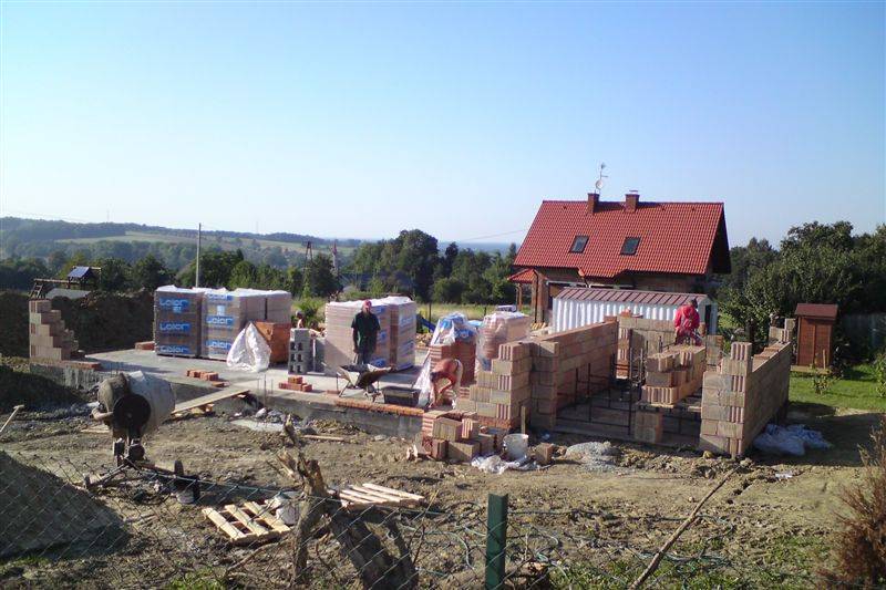 Zdjęcie do wpisu: 2009-08-19 Niech się mury pną do góry