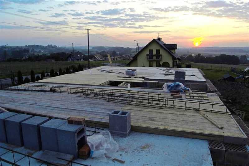 Zdjęcie do wpisu: 2009-08-19 Niech się mury pną do góry