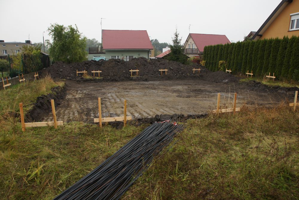 Zdjęcie do wpisu: tyczenie fundamentów pod budowę