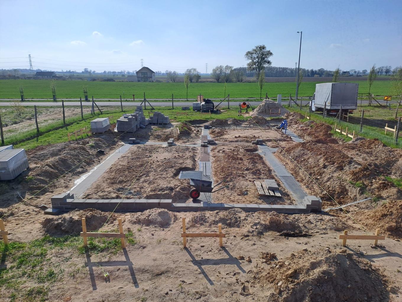 Zdjęcie do wpisu: Murowanie c.d.