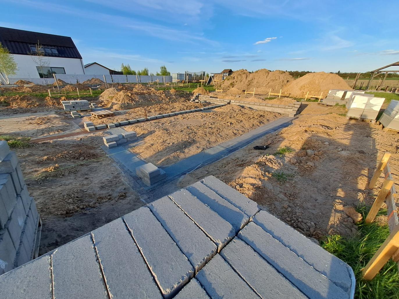 Zdjęcie do wpisu: Murowanie c.d.