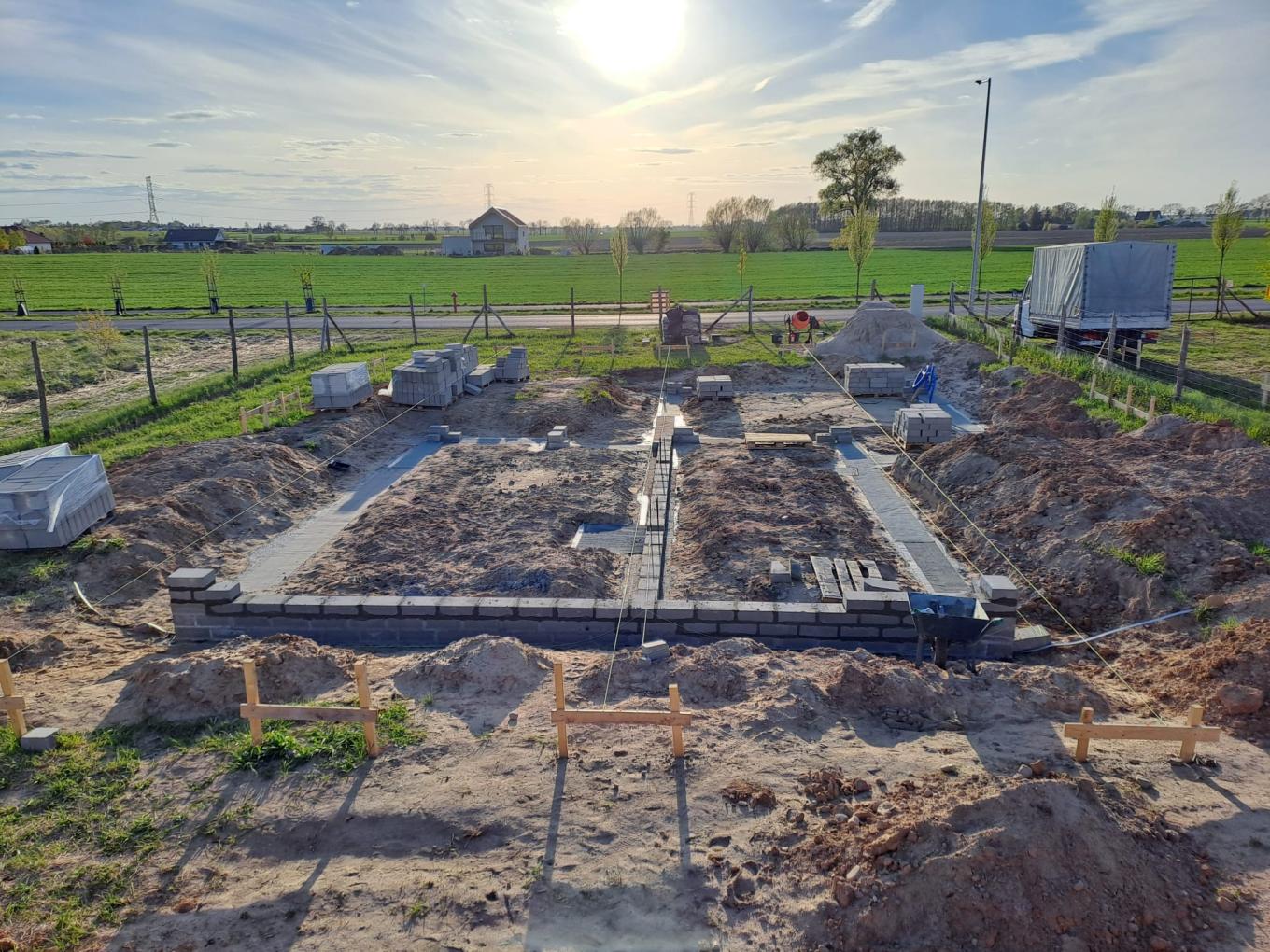 Zdjęcie do wpisu: Murowanie c.d.