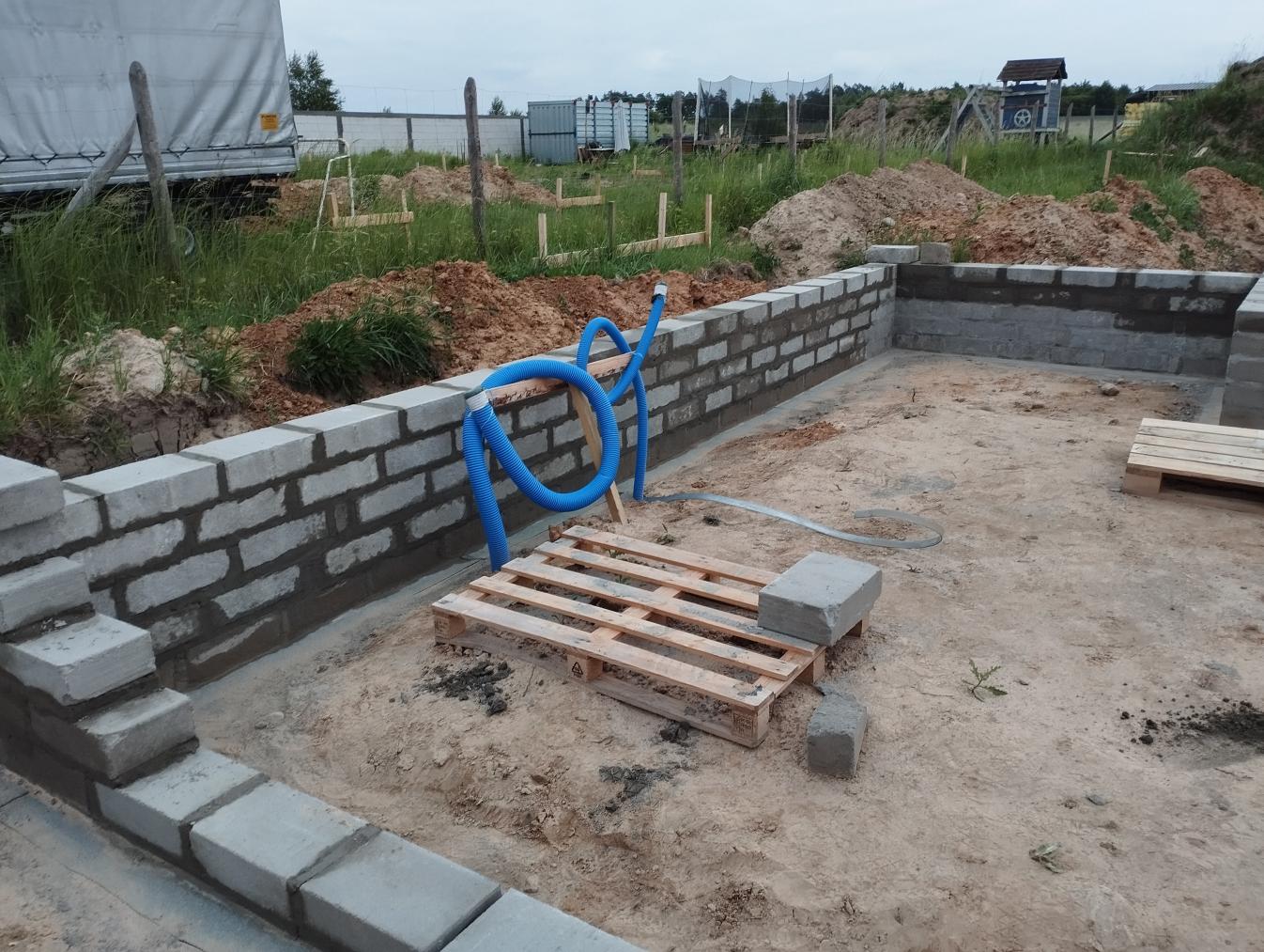 Zdjęcie do wpisu: Dziewiąty dzień murowania