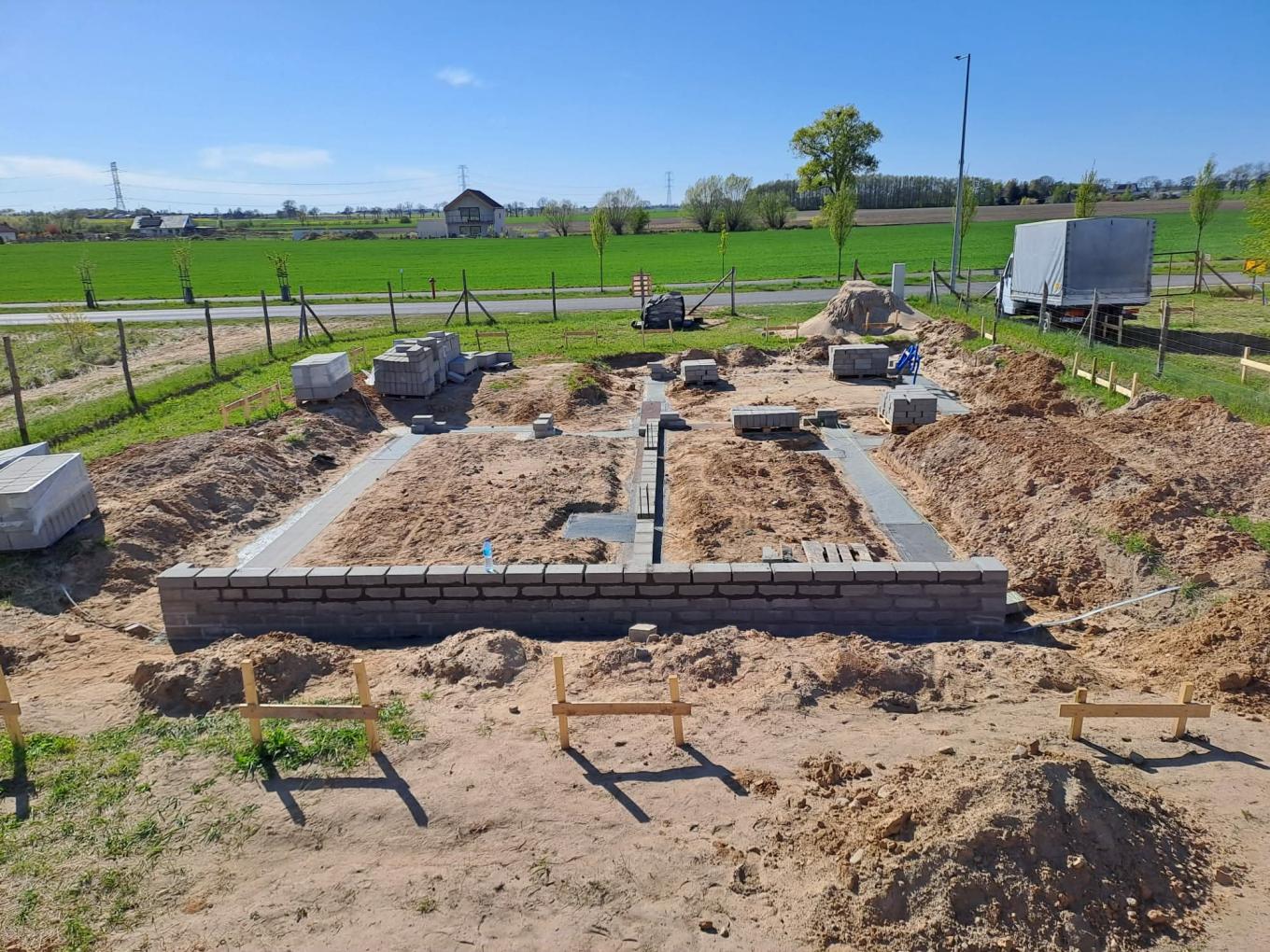 Zdjęcie do wpisu: Piąty dzień murowania