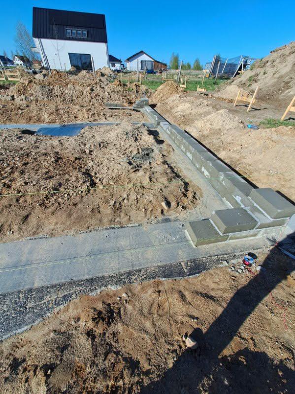 Zdjęcie do wpisu: Pierwsze cegły