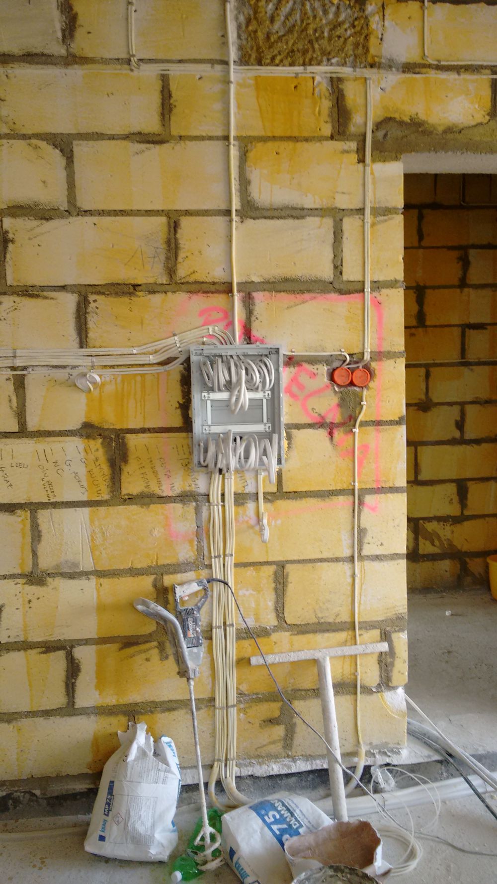 Zdjęcie do wpisu: Prace wewnątrz .