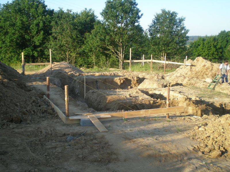 Zdjęcie do wpisu: Wylanie ław fundamentowych