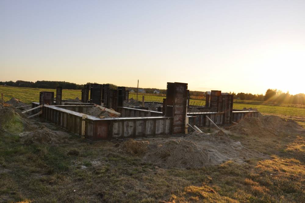 Zdjęcie do wpisu: Fundamenty... czyli zaczynamy budować :)