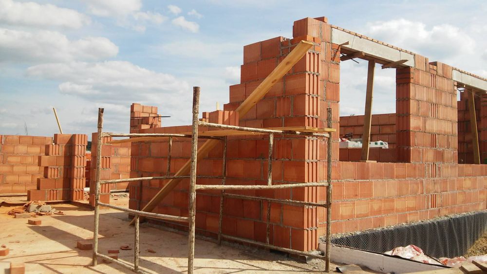 Zdjęcie do wpisu: Mury pniemy do góry