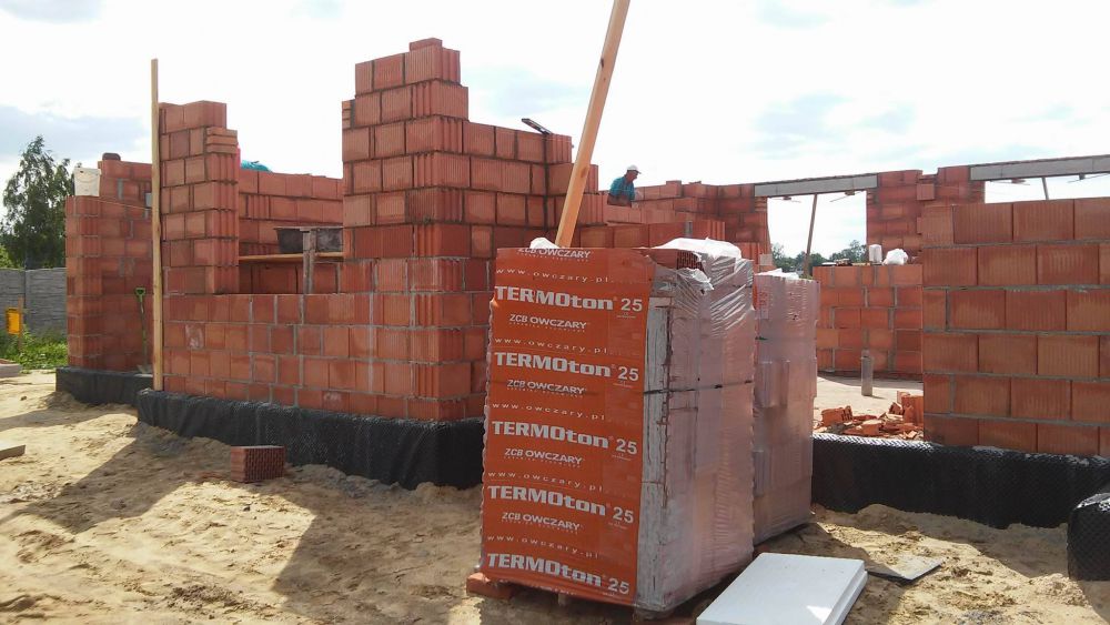 Zdjęcie do wpisu: Mury pniemy do góry