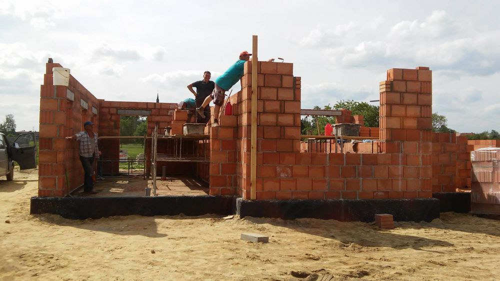 Zdjęcie do wpisu: Mury pniemy do góry