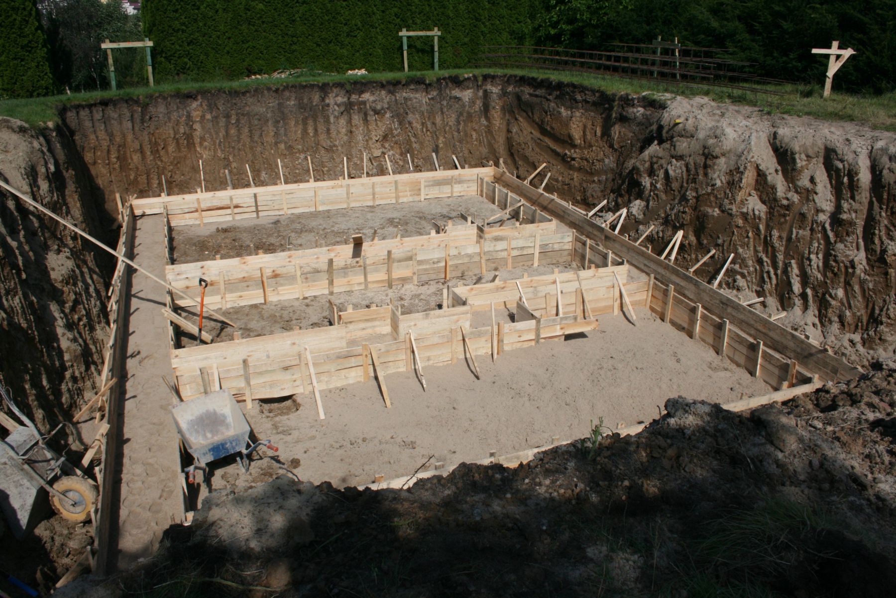 Zdjęcie do wpisu: szalunki i zbrojenia, zalewanie  - piwnica