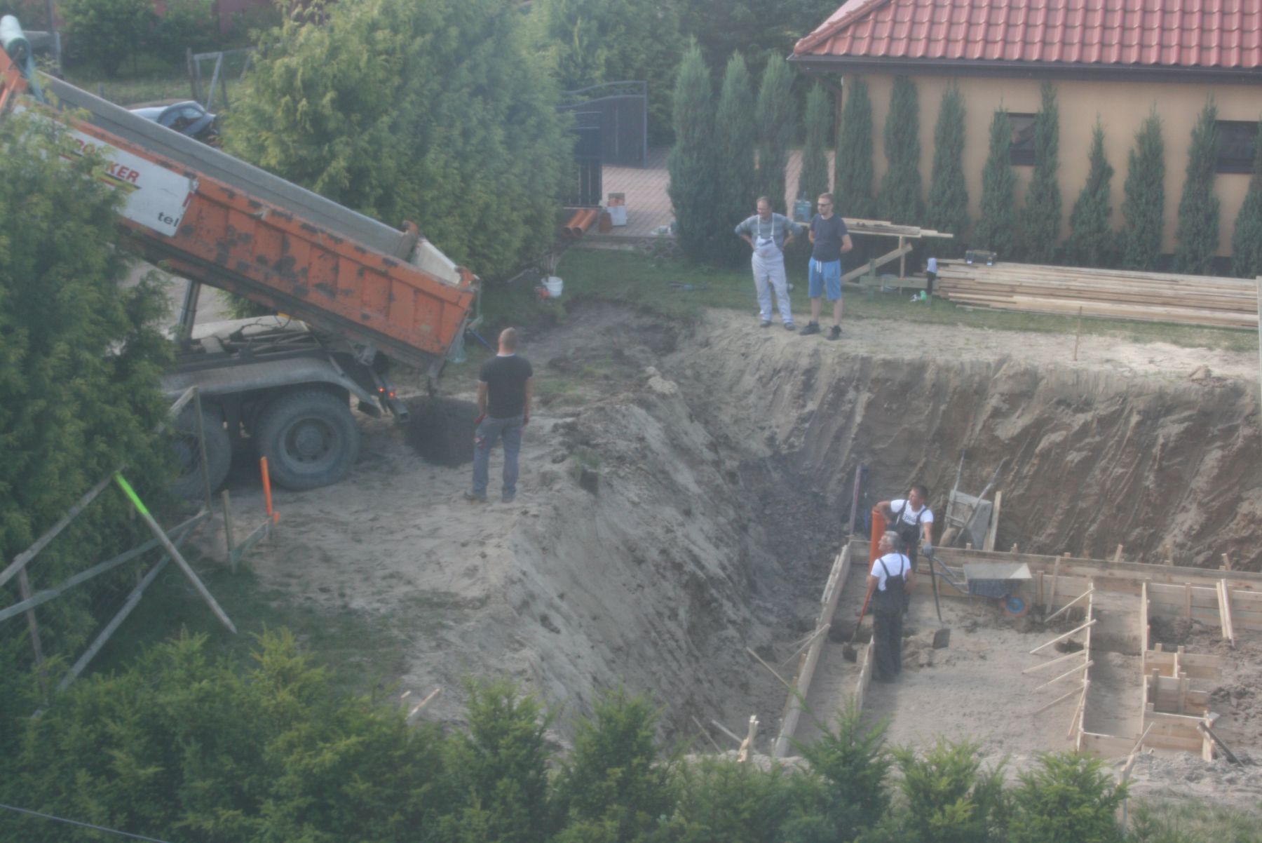 Zdjęcie do wpisu: szalunki i zbrojenia, zalewanie  - piwnica