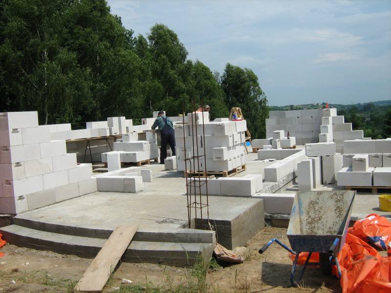 Zdjęcie do wpisu: Ciąg dalszy murowania