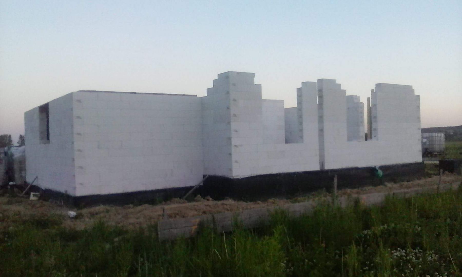 Zdjęcie do wpisu: mury i płyta